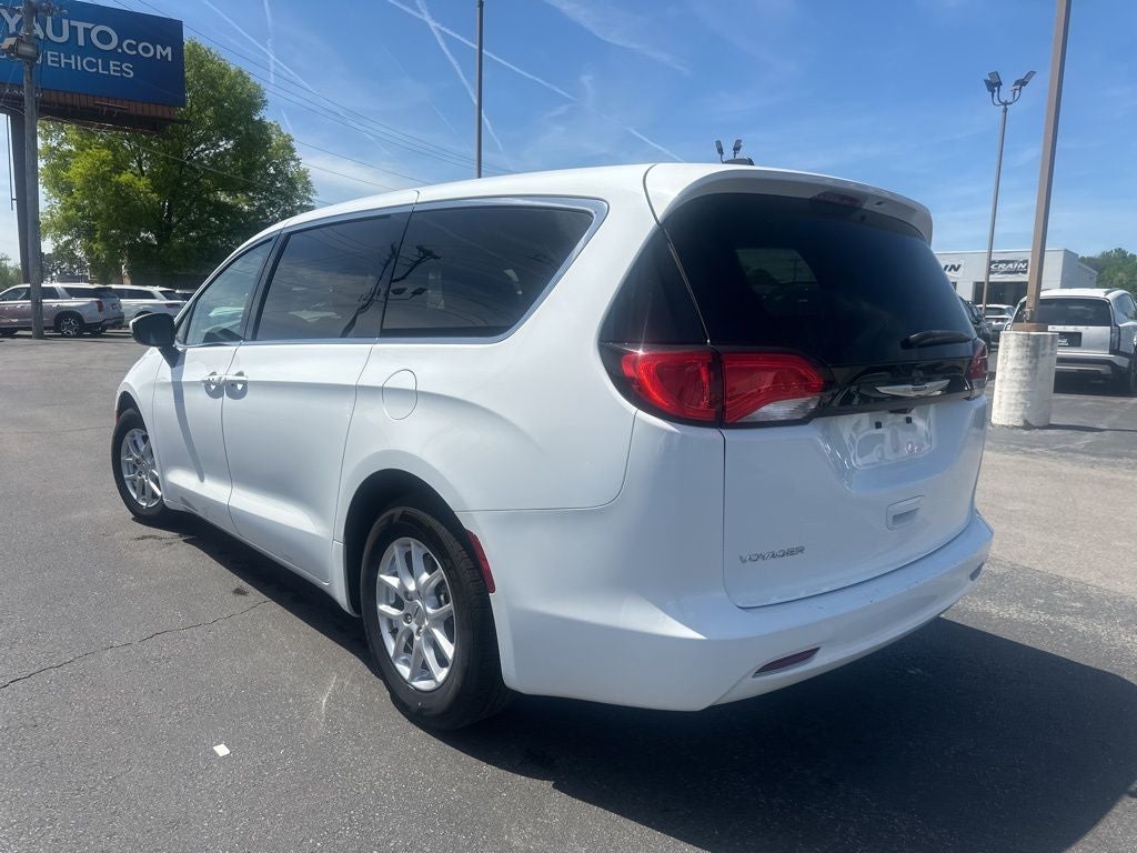 2022 Chrysler Voyager LX 1-Owner / Power Liftgate / Apple CarPlay/Android A
