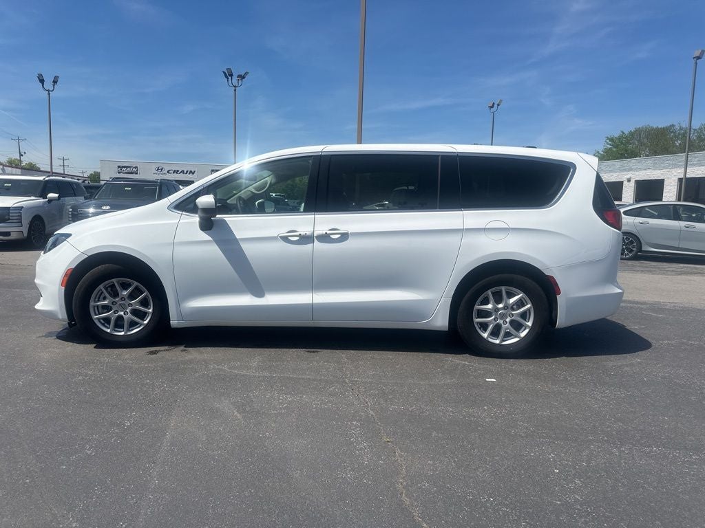 2022 Chrysler Voyager LX 1-Owner / Power Liftgate / Apple CarPlay/Android A