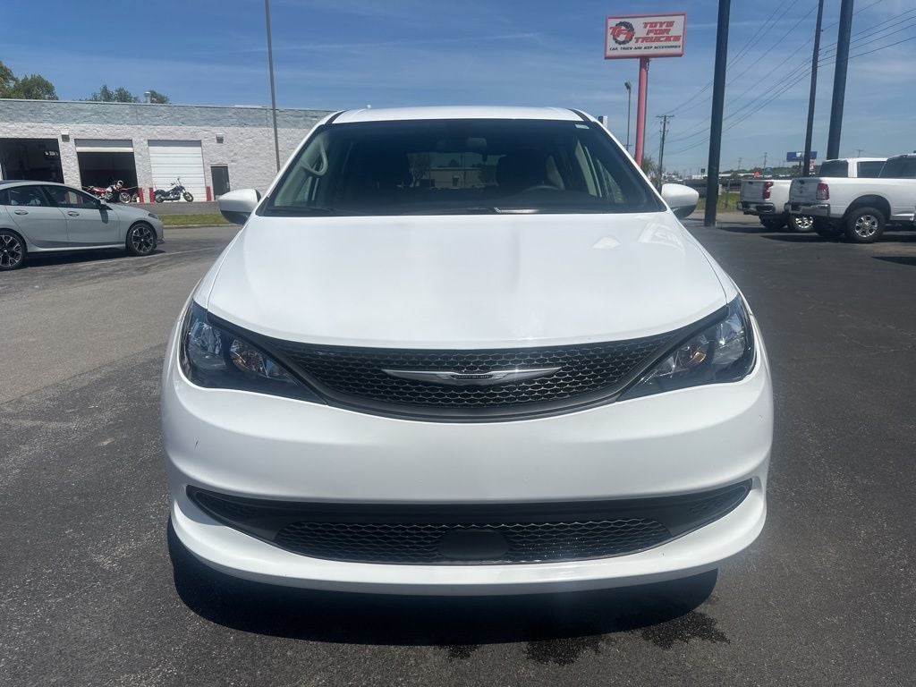 2022 Chrysler Voyager LX 1-Owner / Power Liftgate / Apple CarPlay/Android A