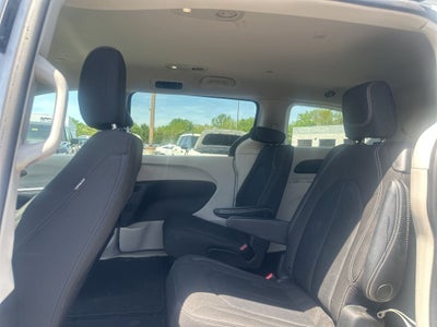 2022 Chrysler Voyager LX 1-Owner / Power Liftgate / Apple CarPlay/Android A