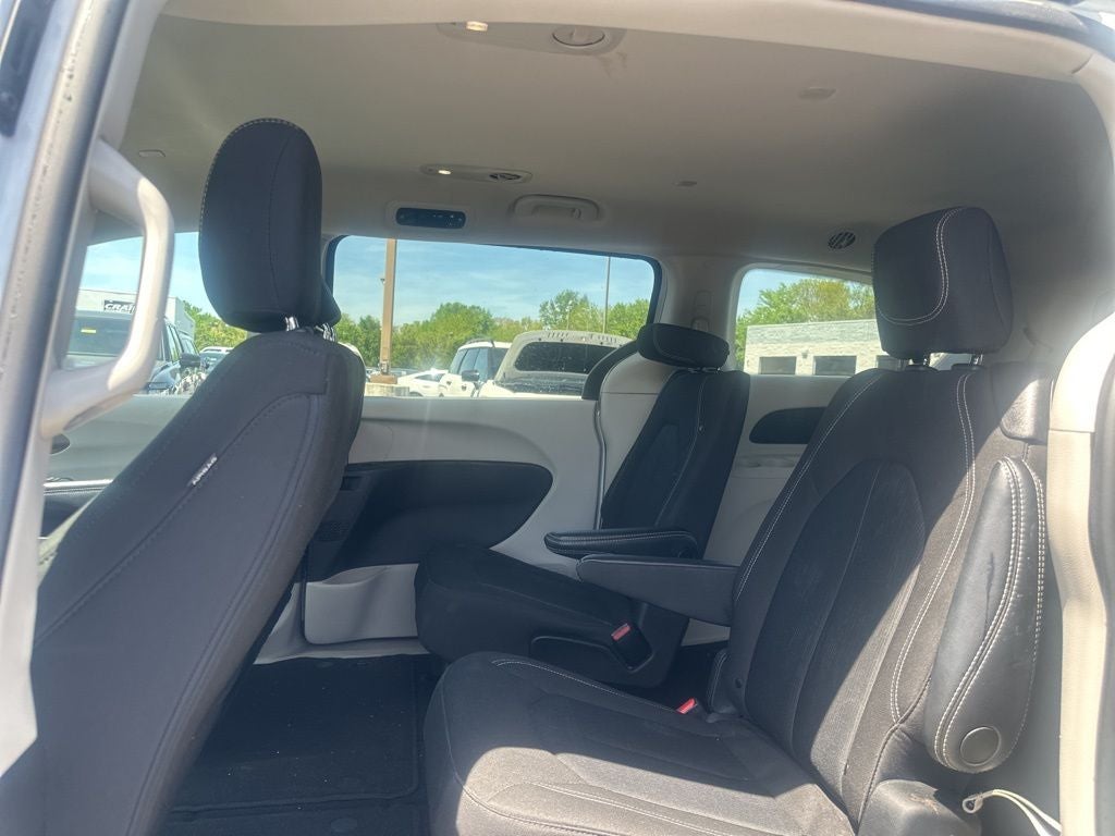 2022 Chrysler Voyager LX 1-Owner / Power Liftgate / Apple CarPlay/Android A