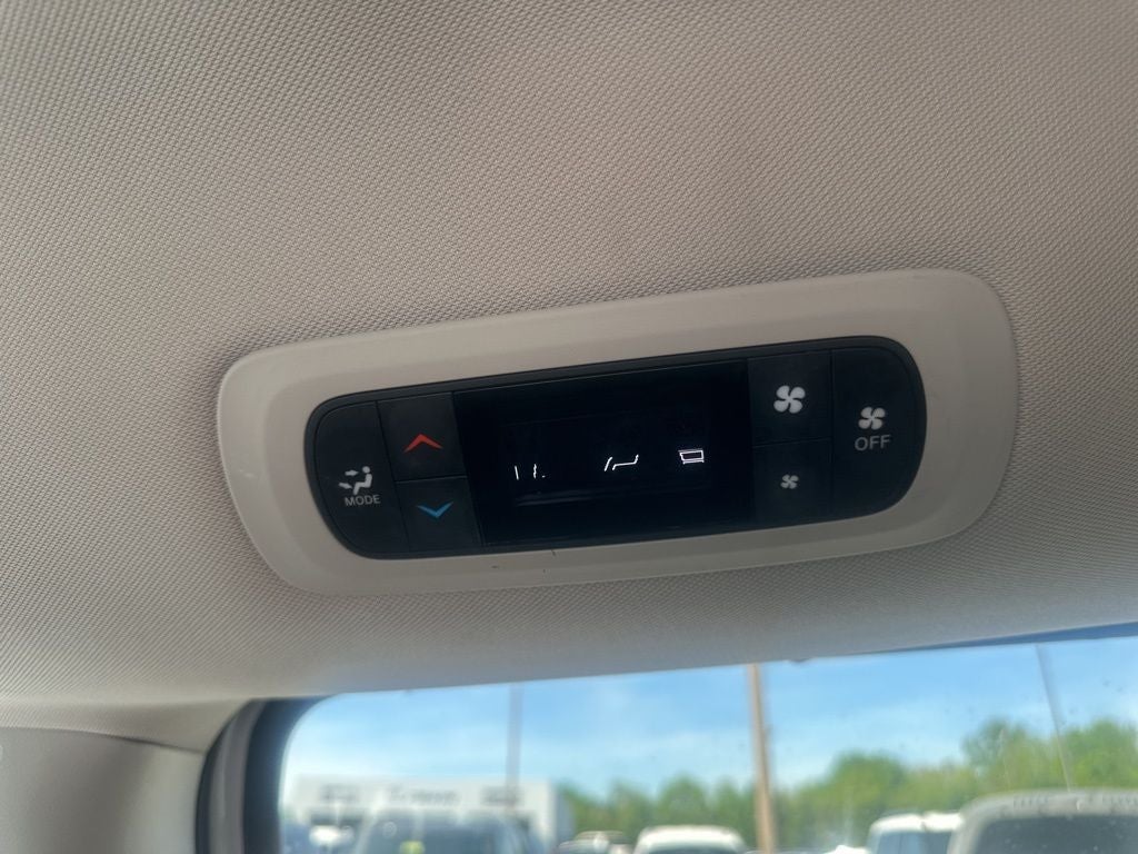 2022 Chrysler Voyager LX 1-Owner / Power Liftgate / Apple CarPlay/Android A