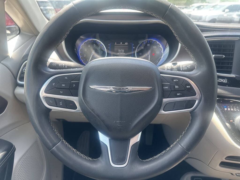 2022 Chrysler Voyager LX 1-Owner / Power Liftgate / Apple CarPlay/Android A