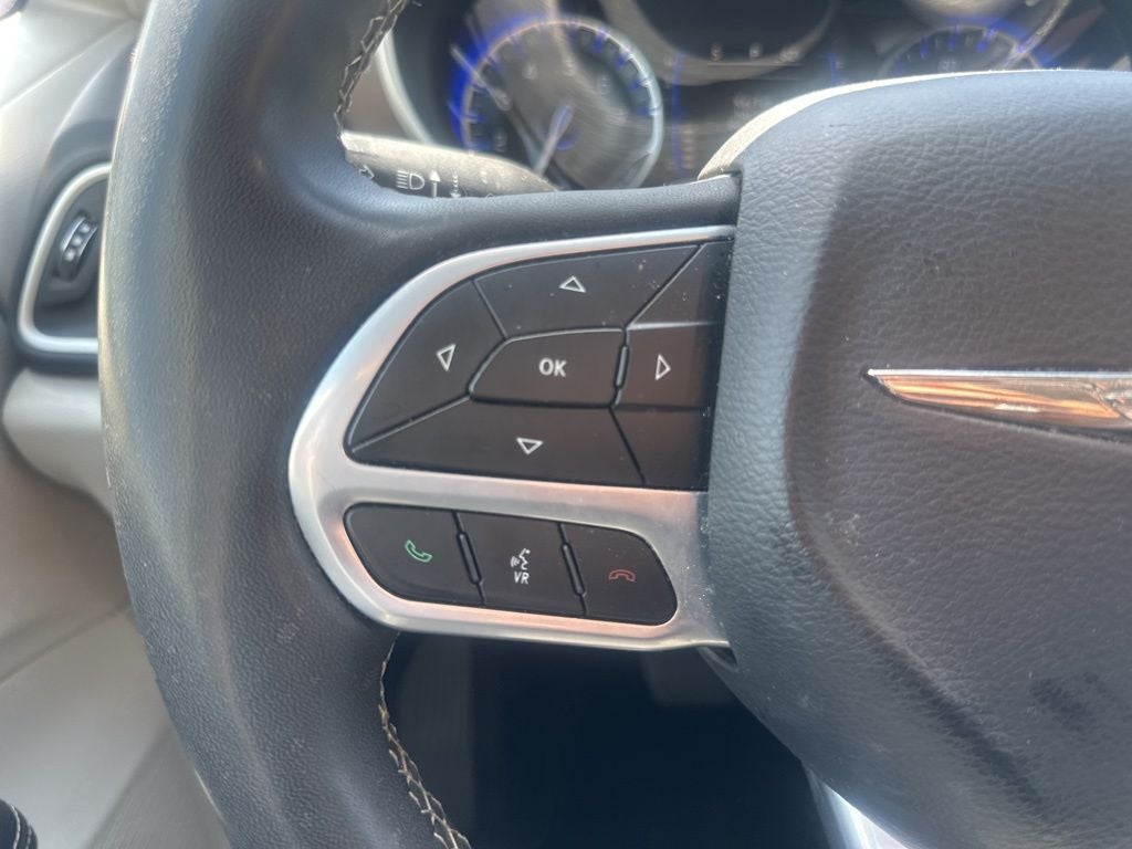 2022 Chrysler Voyager LX 1-Owner / Power Liftgate / Apple CarPlay/Android A