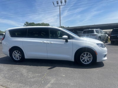 2022 Chrysler Voyager LX 1-Owner / Power Liftgate / Apple CarPlay/Android A
