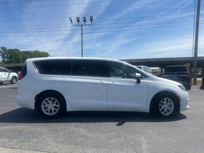 2022 Chrysler Voyager LX 1-Owner / Power Liftgate / Apple CarPlay/Android A