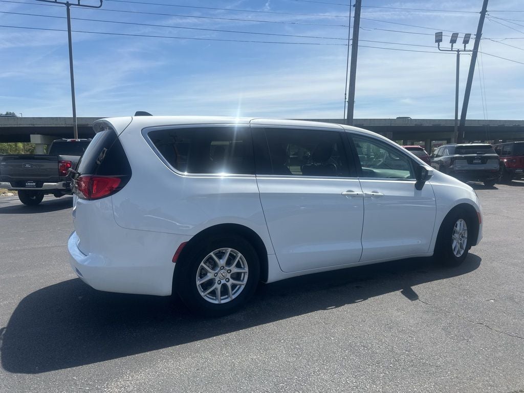 2022 Chrysler Voyager LX 1-Owner / Power Liftgate / Apple CarPlay/Android A