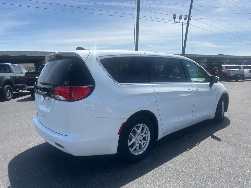 2022 Chrysler Voyager LX 1-Owner / Power Liftgate / Apple CarPlay/Android A