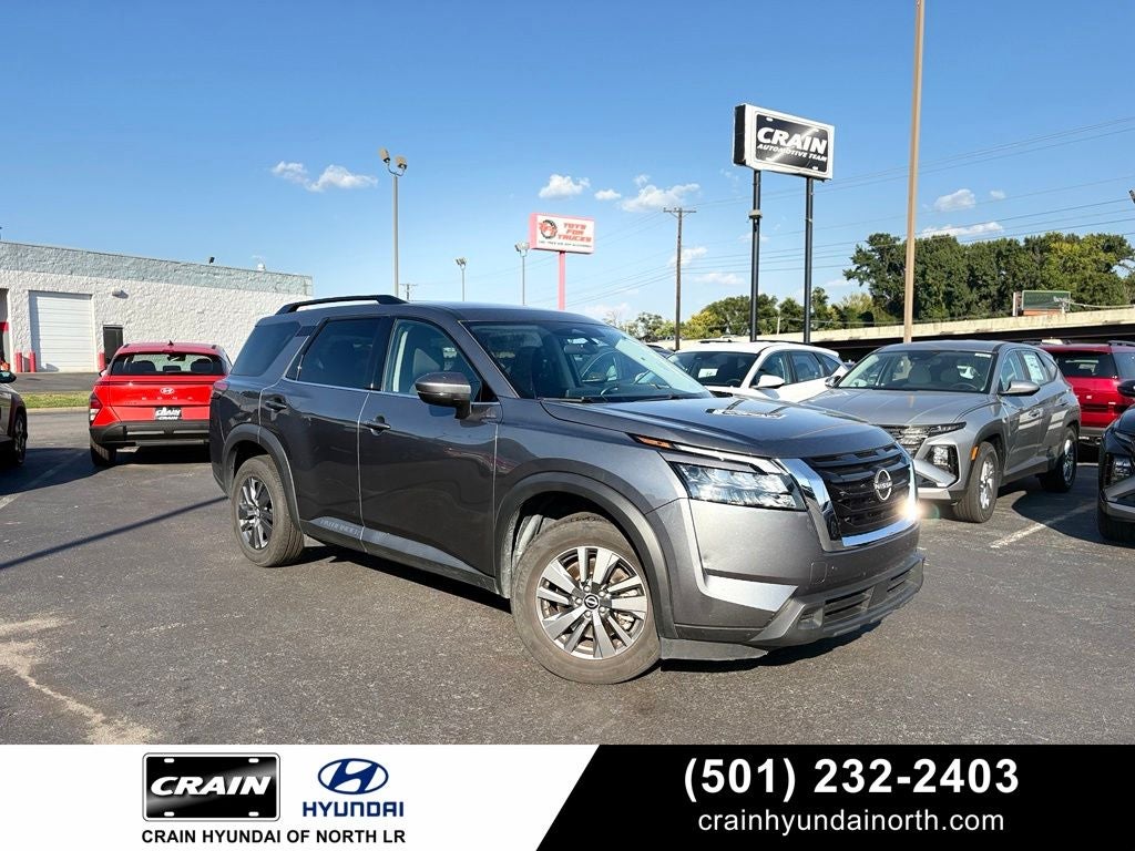 2025 Nissan Pathfinder SV