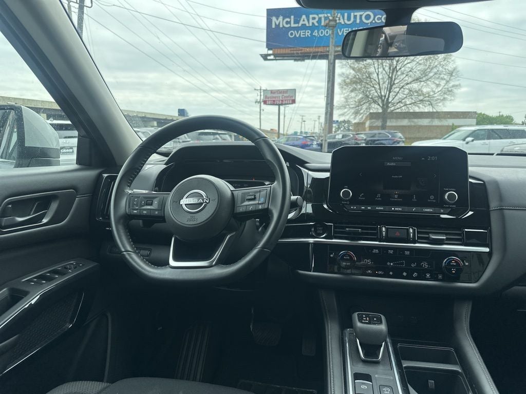 2025 Nissan Pathfinder SV