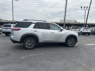 2025 Nissan Pathfinder SV