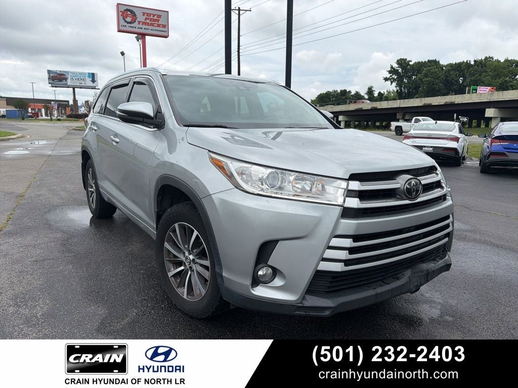 2017 Toyota Highlander XLE Navigation / Clean Carfax / Power Moonroof / 3rd R