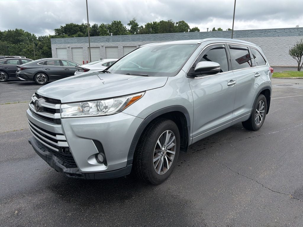 2017 Toyota Highlander XLE Navigation / Clean Carfax / Power Moonroof / 3rd R