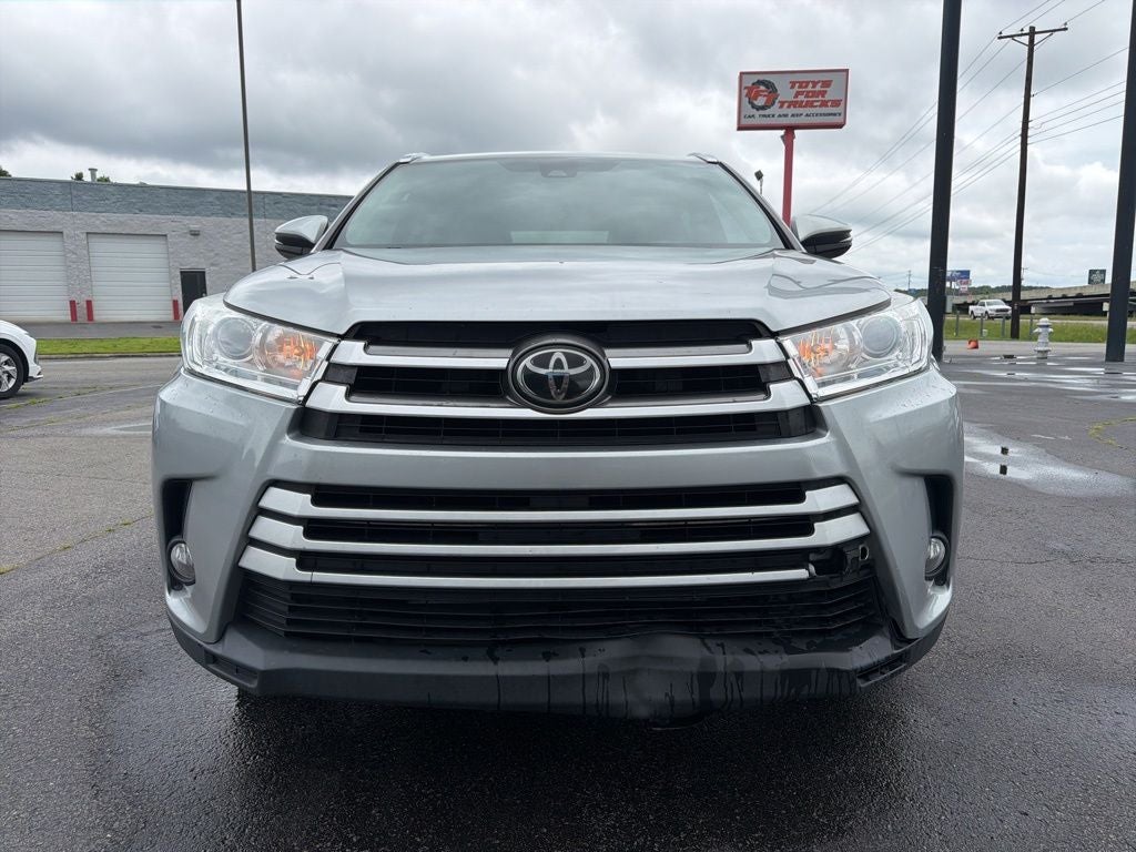 2017 Toyota Highlander XLE Navigation / Clean Carfax / Power Moonroof / 3rd R