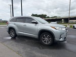 2017 Toyota Highlander XLE Navigation / Clean Carfax / Power Moonroof / 3rd R