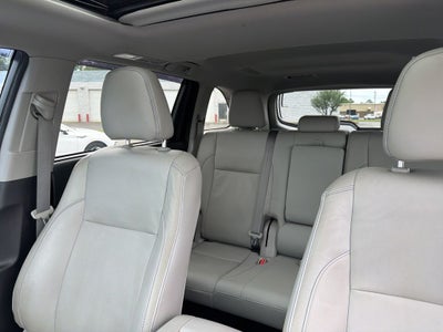 2017 Toyota Highlander XLE Navigation / Clean Carfax / Power Moonroof / 3rd R