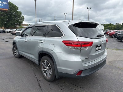 2017 Toyota Highlander XLE Navigation / Clean Carfax / Power Moonroof / 3rd R