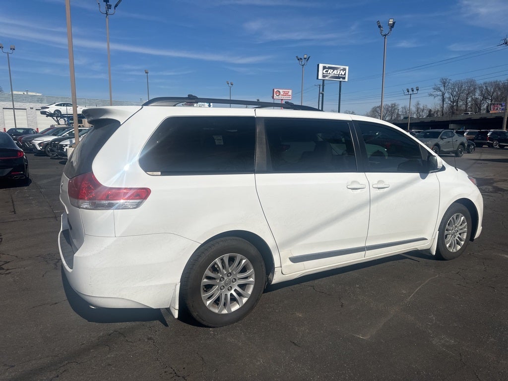 2012 Toyota Sienna Base 7 Passenger