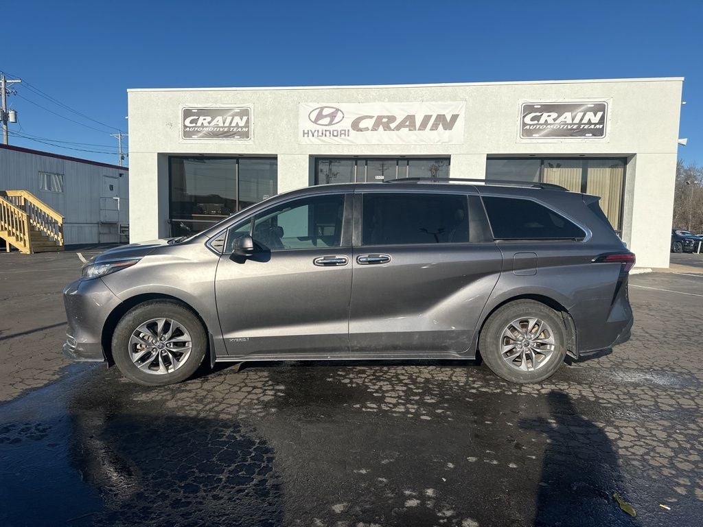 2021 Toyota Sienna XLE 8 Passenger