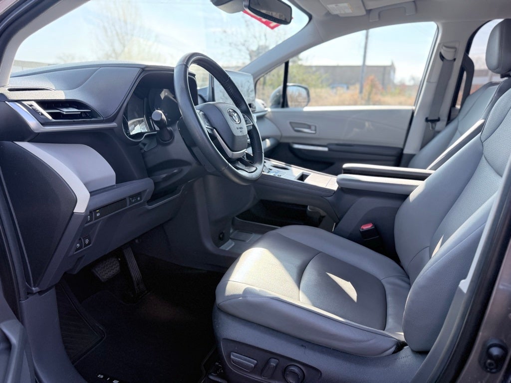 2021 Toyota Sienna XLE 7 Passenger