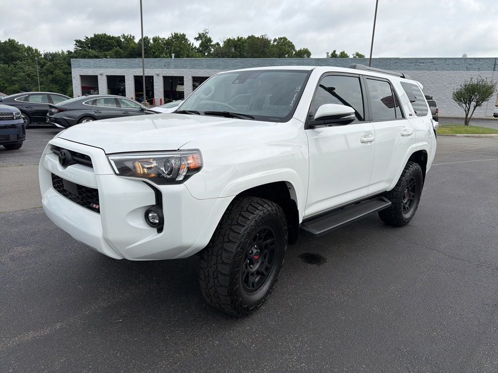 2023 Toyota 4Runner SR5 Premium LIFTED!! / 1-OWNER / CLEAN CAR-FAX
