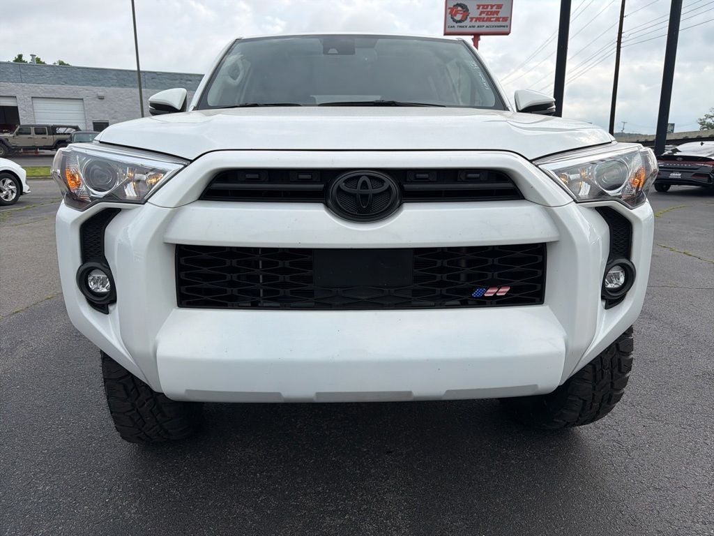 2023 Toyota 4Runner SR5 Premium LIFTED!! / 1-OWNER / CLEAN CAR-FAX