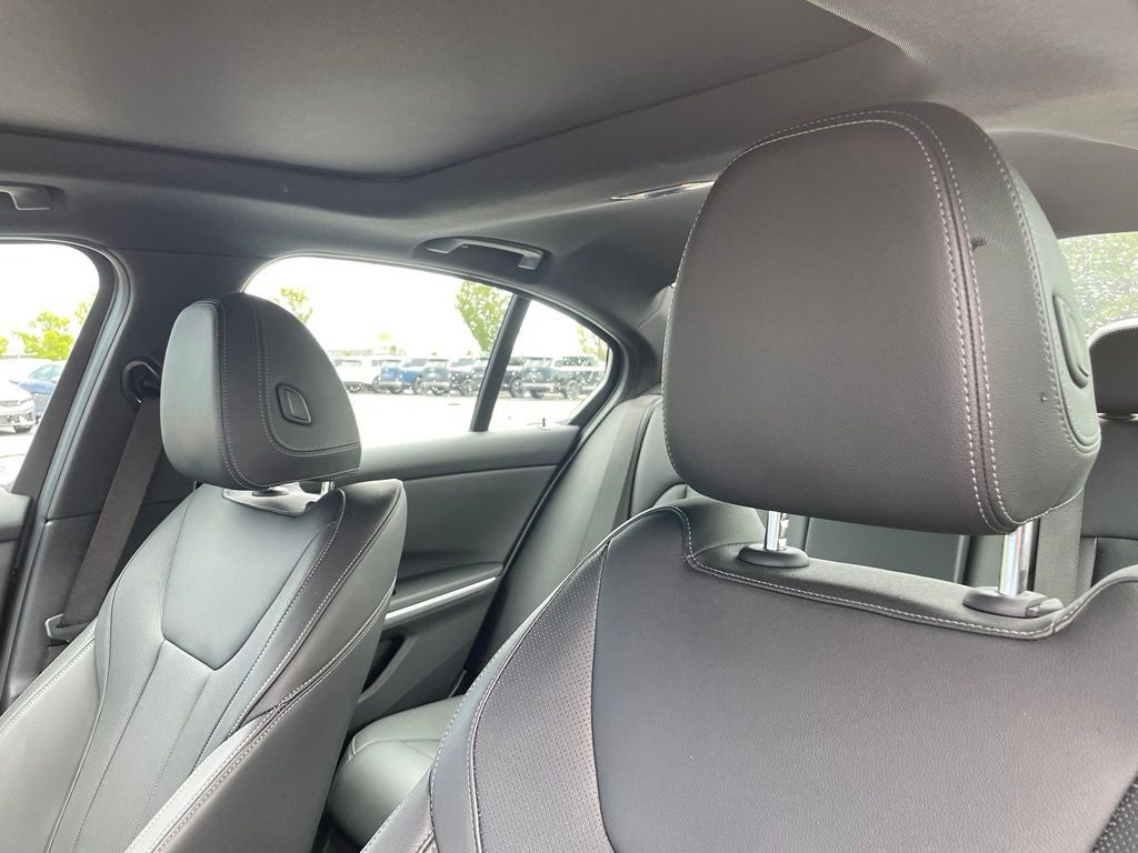 2025 BMW 3 Series 330i xDrive