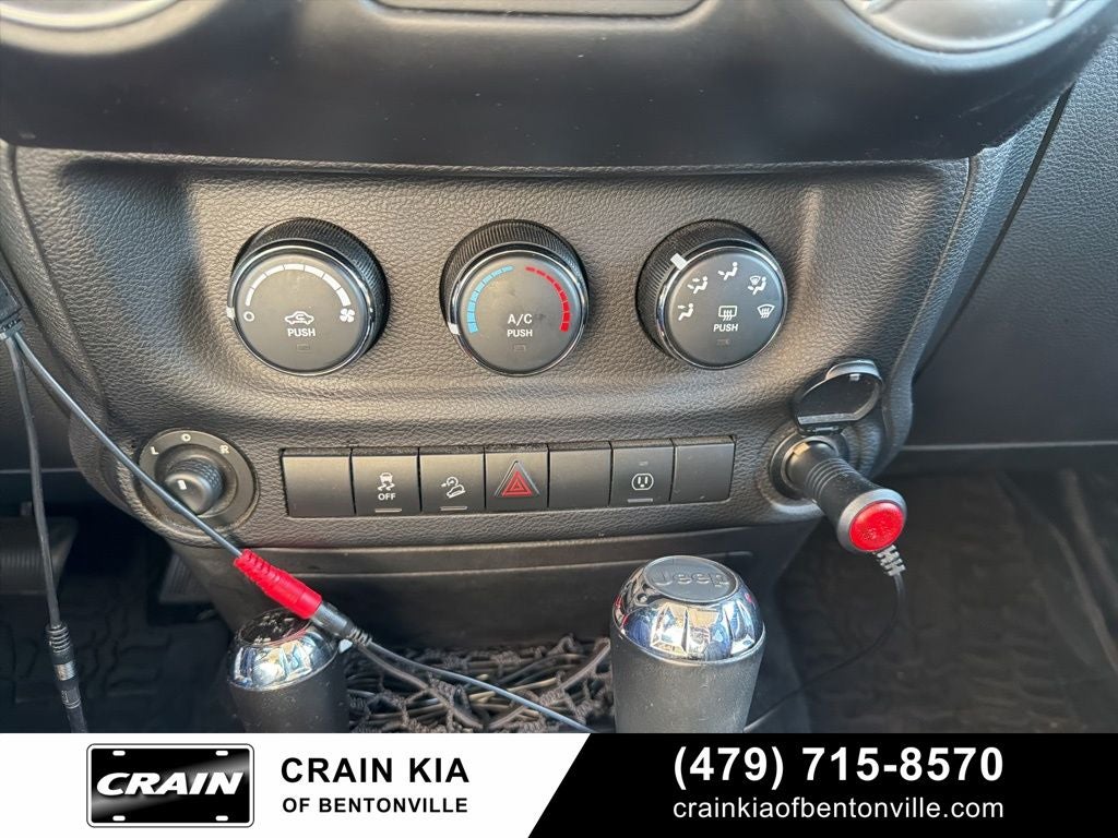 2014 Jeep Wrangler Unlimited Rubicon - LIFTED! / 4WD / CLEAN CARFAX