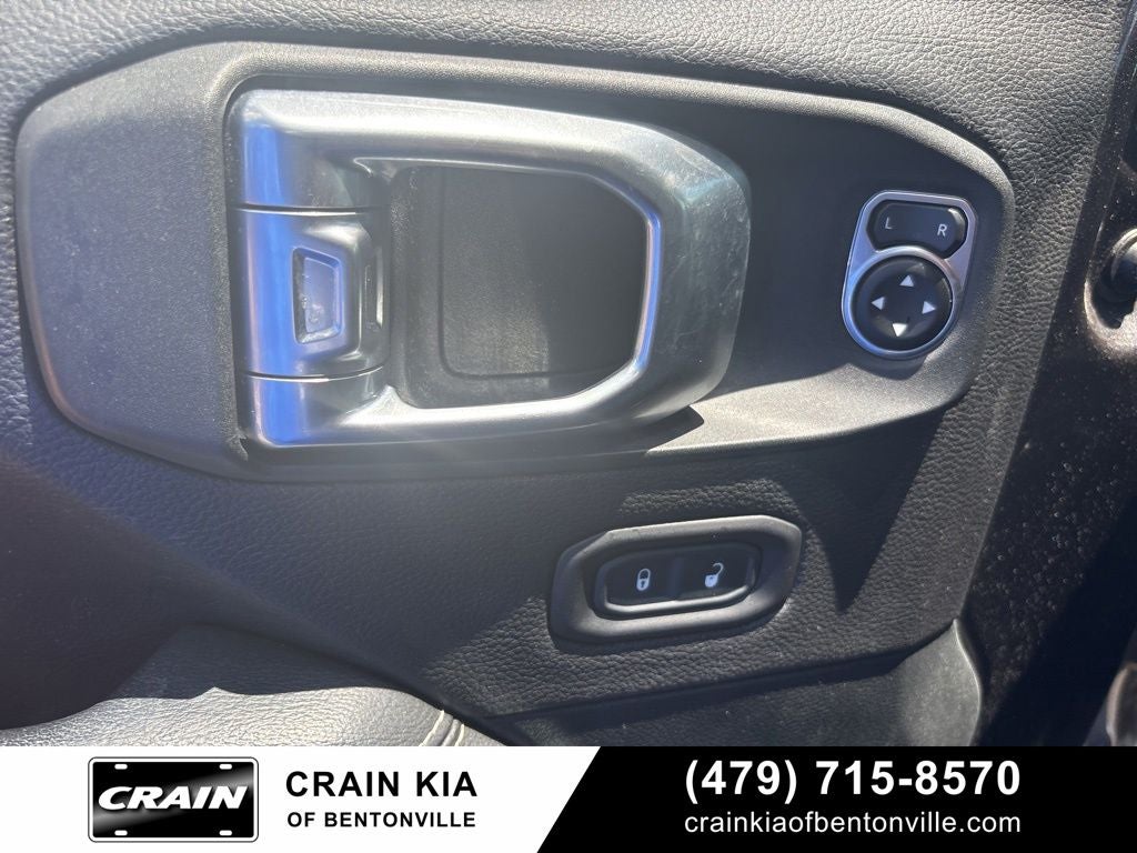 2020 Jeep Wrangler Unlimited Sahara - 4WD / SKY ONE TOUCH / ONE OWNER