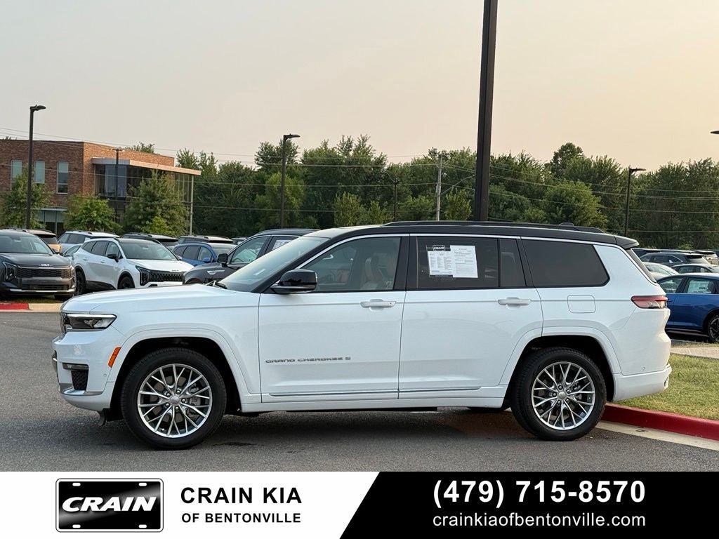 2025 Jeep Grand Cherokee L Summit - 4WD / PANORAMIC SUNROOF / CLEAN CARFAX