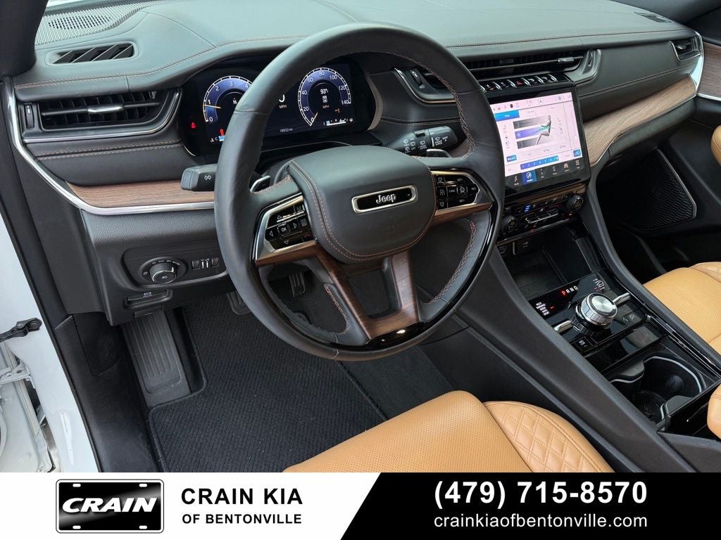 2025 Jeep Grand Cherokee L Summit - 4WD / PANORAMIC SUNROOF / CLEAN CARFAX