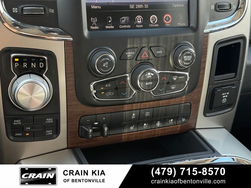 2016 RAM 1500 Laramie - 4WD / CLEAN CARFAX / ONE OWNER