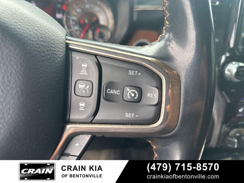 2020 RAM 1500 Laramie Longhorn - 4WD / PANORAMIC SUNROOF / LIFTED!