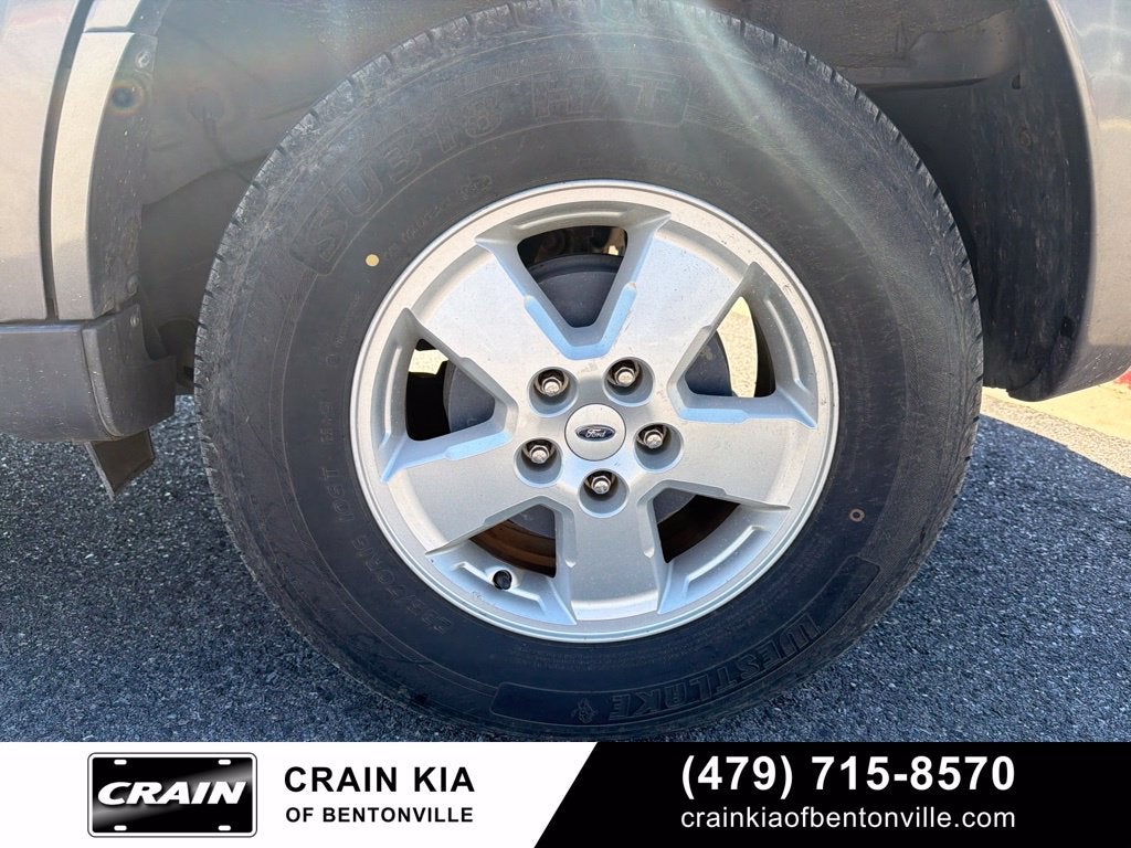 2009 Ford Escape XLT - CLEAN CARFAX / ONE OWNER