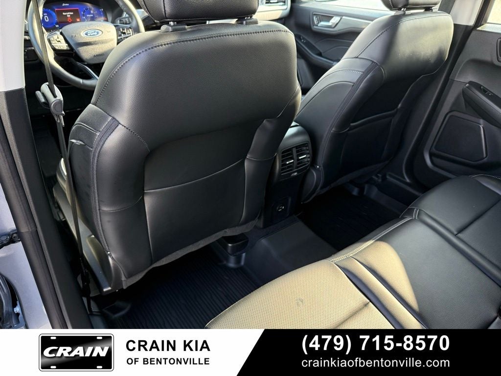 2022 Ford Escape Titanium - AWD / PANORAMIC SUNROOF / CLEAN CARFAX