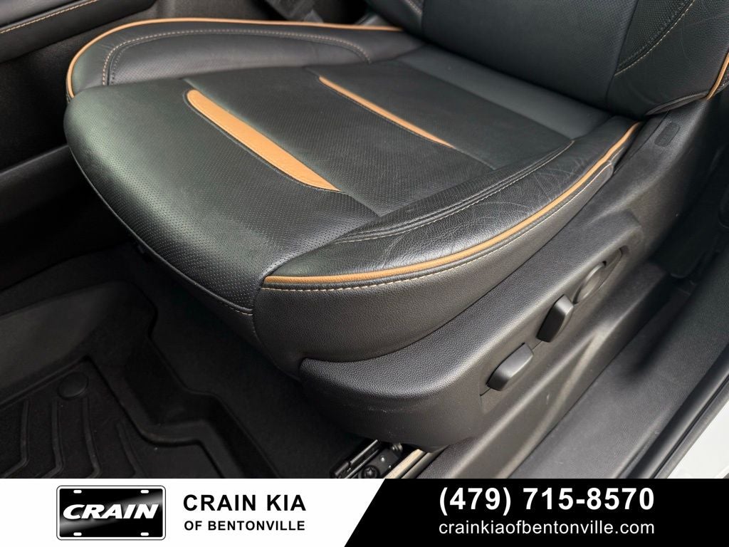 2024 GMC Yukon AT4 - 4WD / PANORAMIC SUNROOF / CLEAN CARFAX