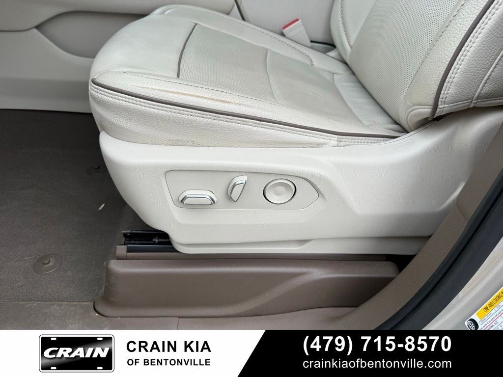 2022 GMC Yukon XL Denali - 4WD / CLEAN CARFAX / ONE OWNER