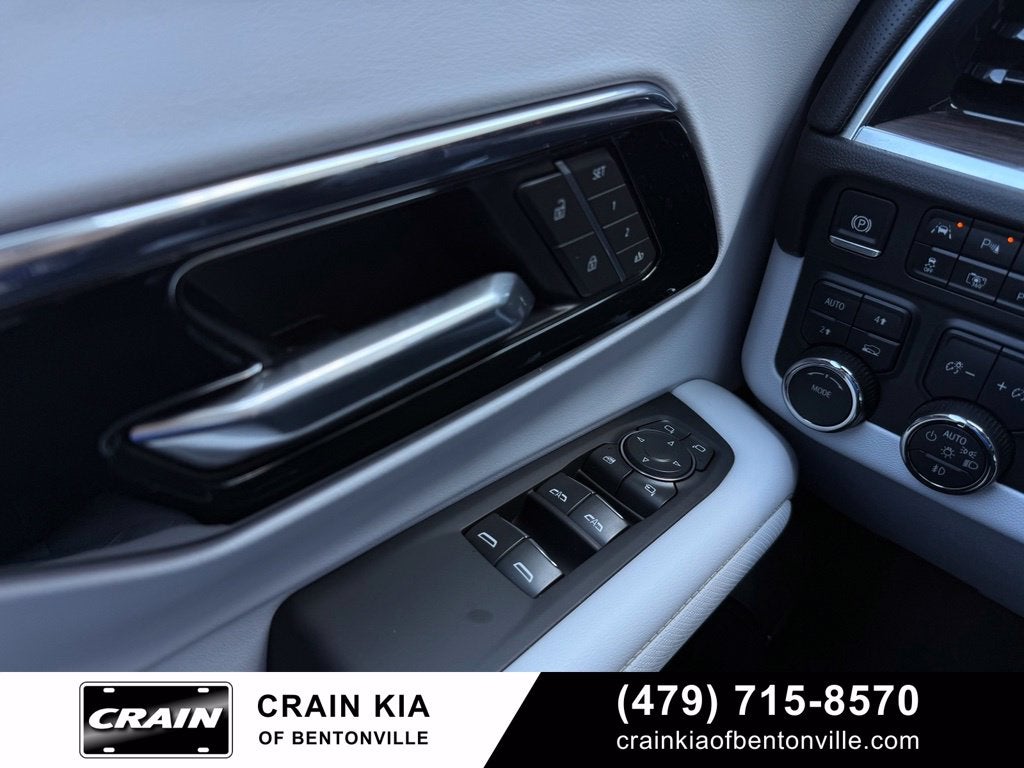 2025 Chevrolet Suburban Premier - 4WD / PANORAMIC SUNROOF / CLEAN CARFAX
