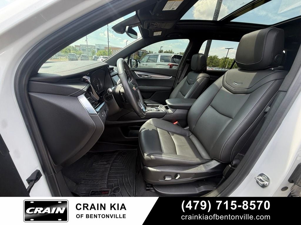 2024 Cadillac XT6 Luxury - AWD / PANORAMIC SUNROOF / CLEAN CARFAX