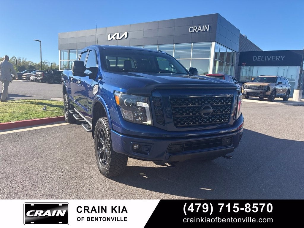 2017 Nissan Titan XD PRO-4X - 4WD / CLEAN CARFAX