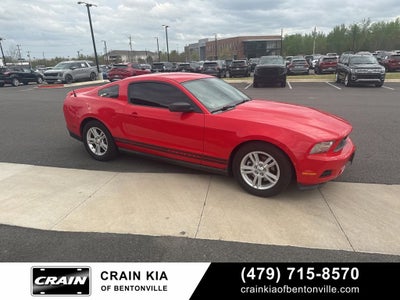 2011 Ford Mustang V6 - CLEAN CARFAX