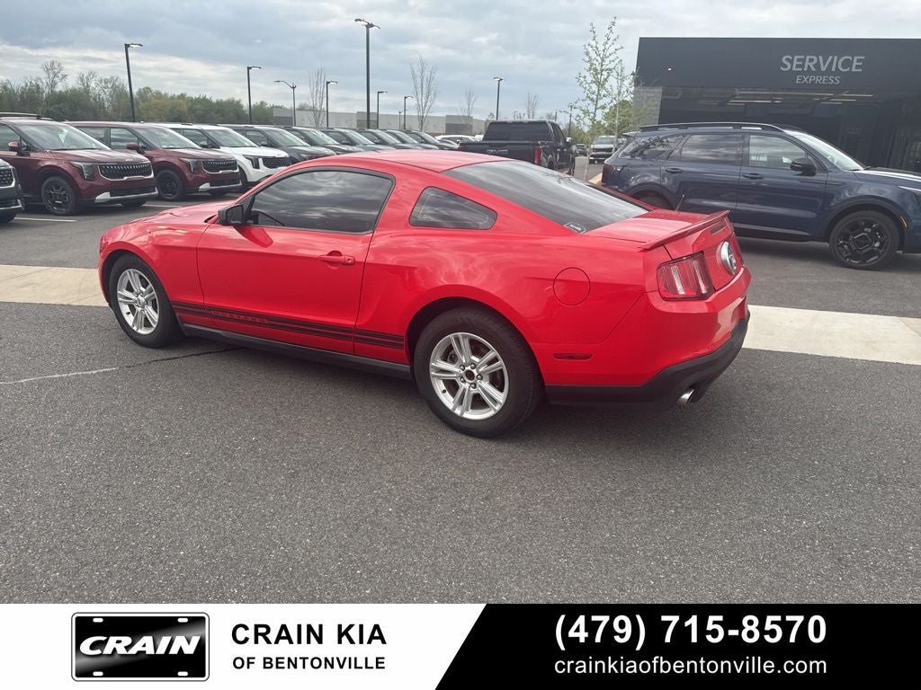 2011 Ford Mustang V6 - CLEAN CARFAX