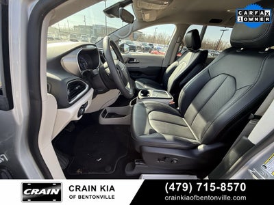 2024 Chrysler Pacifica Touring L - CLEAN CARFAX / ONE OWNER