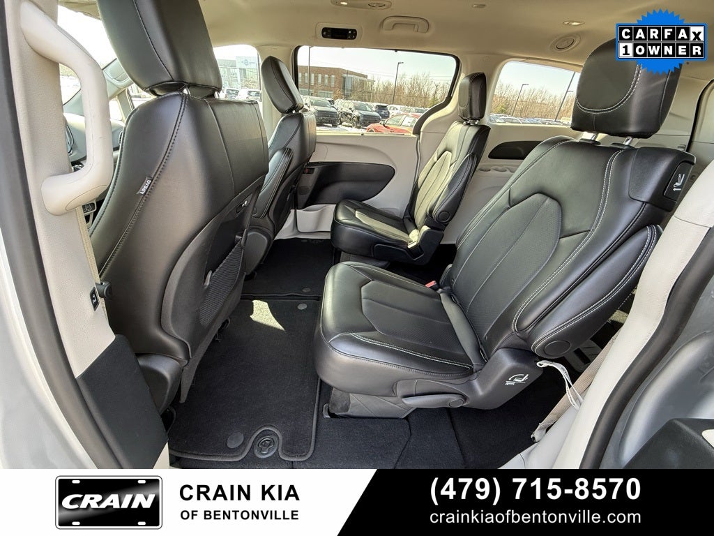 2024 Chrysler Pacifica Touring L - CLEAN CARFAX / ONE OWNER