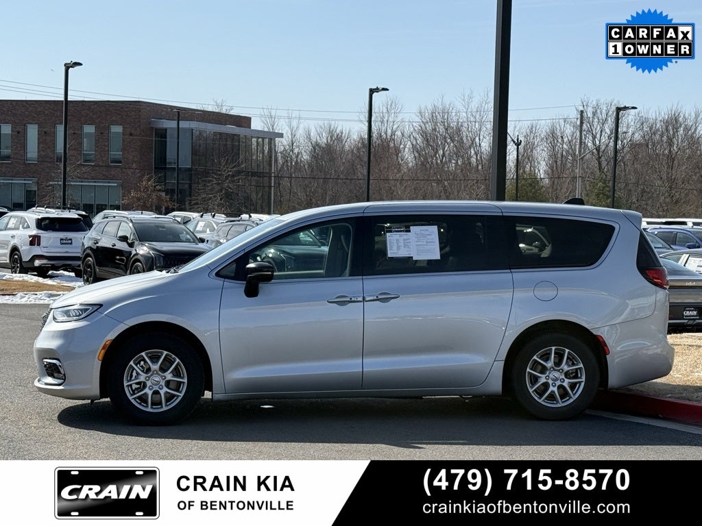 2024 Chrysler Pacifica Touring L - CLEAN CARFAX / ONE OWNER