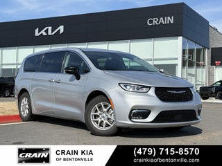 2024 Chrysler Pacifica Touring L - CLEAN CARFAX / ONE OWNER
