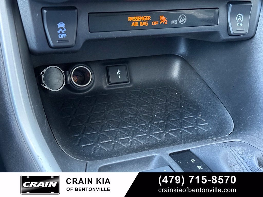 2022 Toyota RAV4 XLE - AWD / CLEAN CARFAX