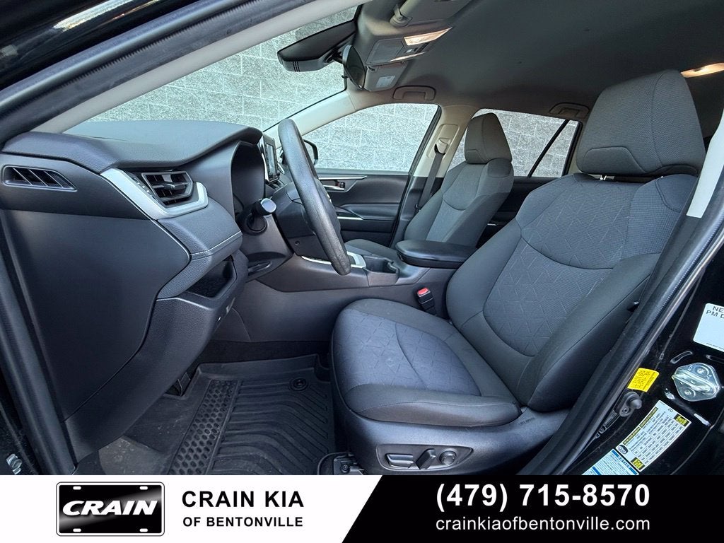 2022 Toyota RAV4 XLE - AWD / CLEAN CARFAX