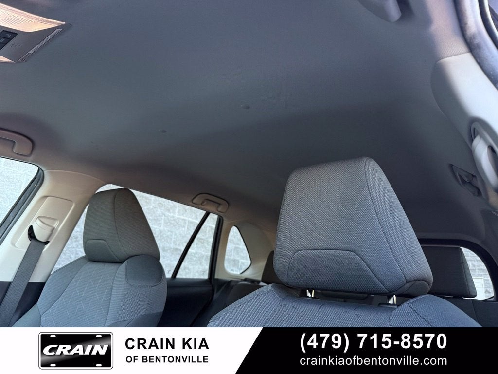 2022 Toyota RAV4 XLE - AWD / CLEAN CARFAX