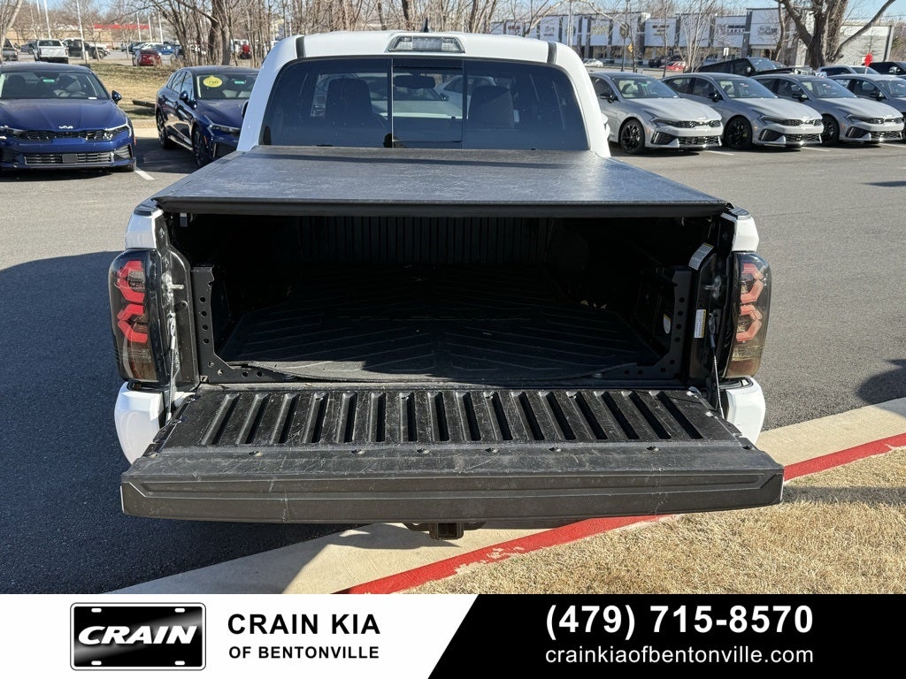 2017 Toyota Tacoma SR V6 - 4WD / LIFTED! / CLEAN CARFAX